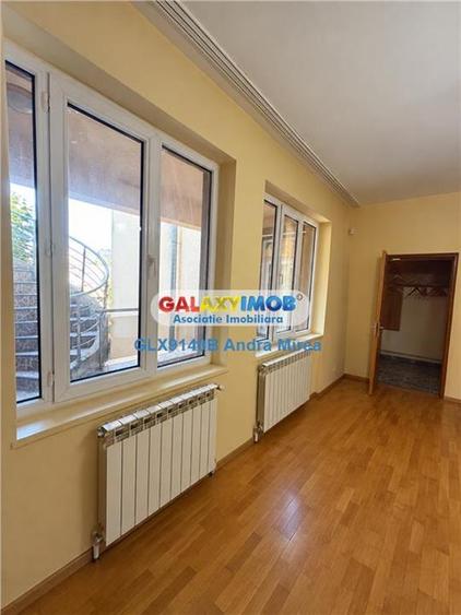 Apartament cu 5 camere decomandat în Decebal