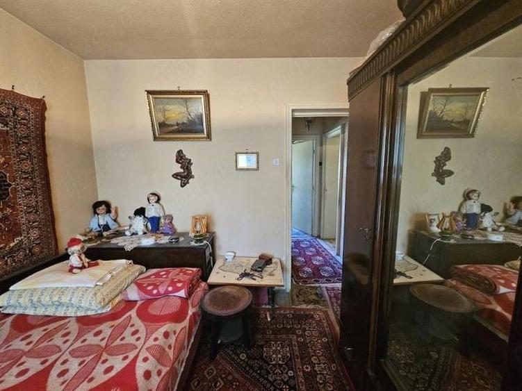 Apartament cu 3 camere semidecomandat în Basarabia