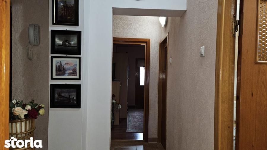 Apartament cu 3 camere decomandat în Cantacuzino
