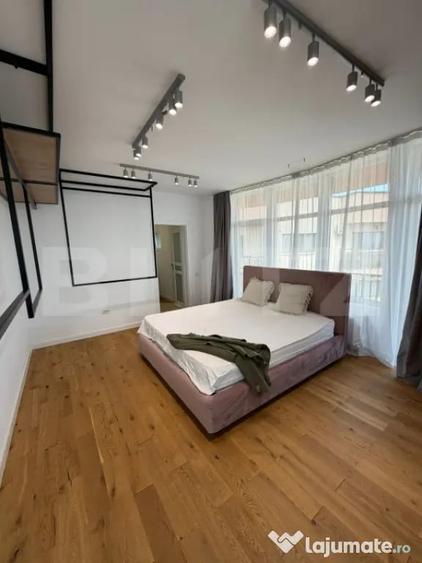 Apartament cu 3 camere semidecomandat în Central