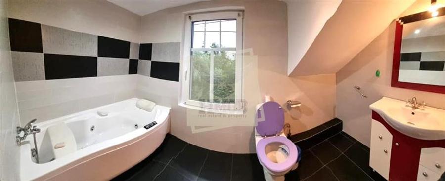 Casă individuală cu 4 camere cu Garaj în Gușterița