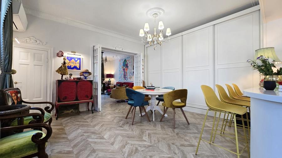 Apartament cu 5 camere decomandat în Domenii