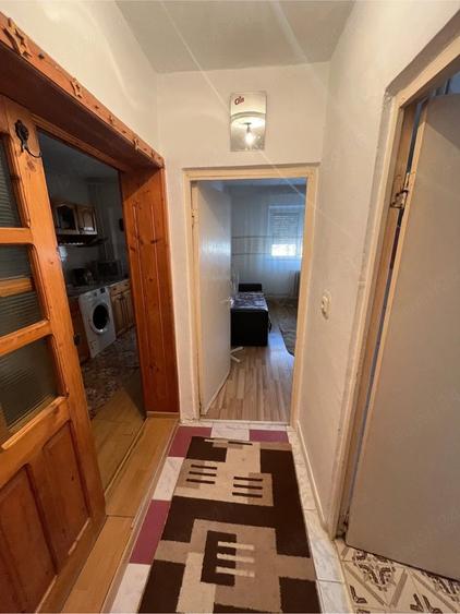 Garsonieră decomandată în Tolstoi