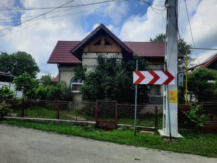 Casă cu 4 camere în Brebu