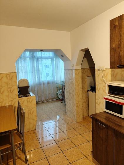 Apartament cu 4 camere decomandat, mobilat în Ultracentral