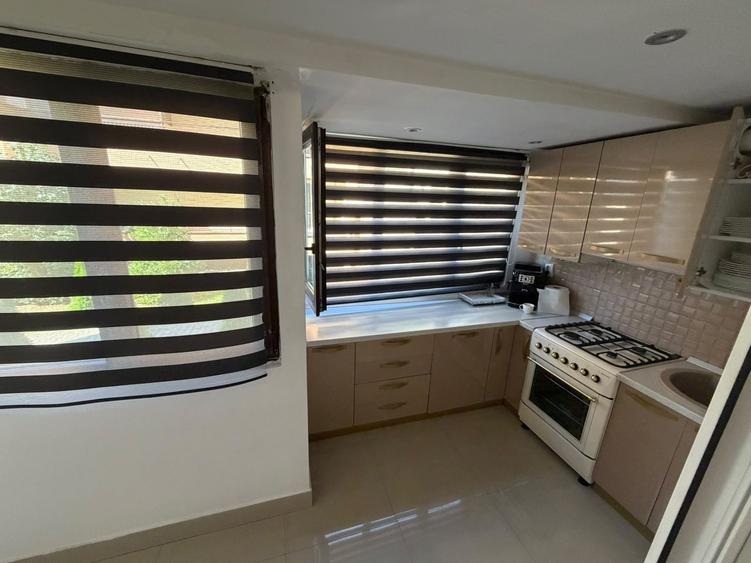 Apartament cu 3 camere semidecomandat în Florești