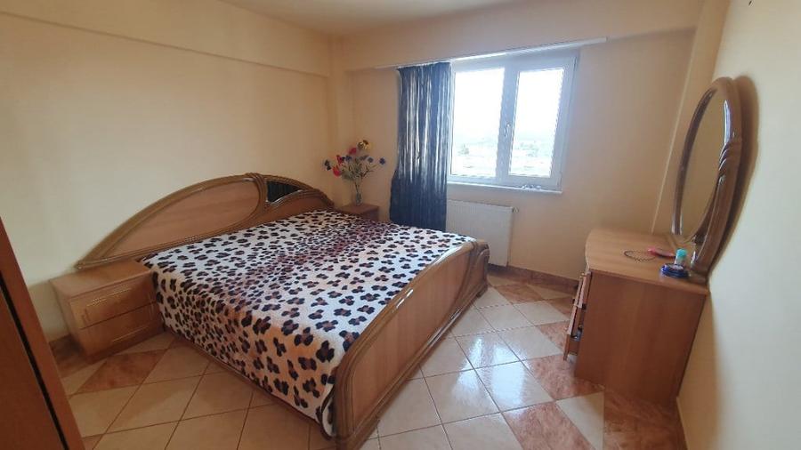 Apartament cu 4 camere semidecomandat în Aurel Vlaicu