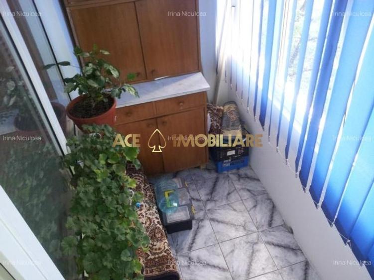Apartament cu 3 camere semidecomandat, mobilat în Titan