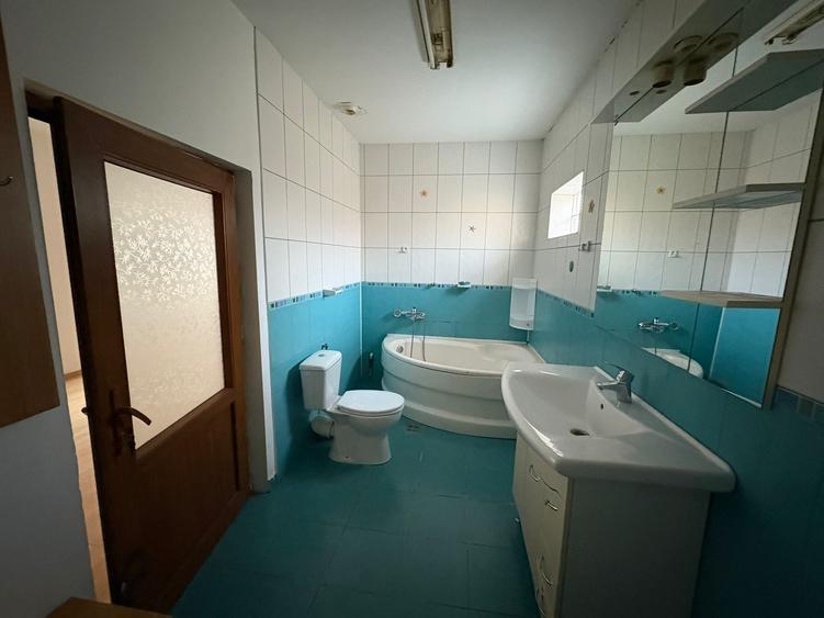 Casă individuală cu 6 camere cu Canalizare în Coiciu