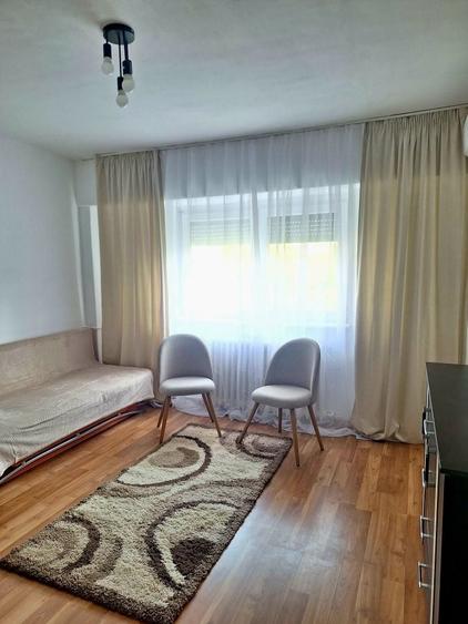 Garsonieră decomandată în Decebal