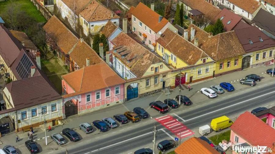Apartament cu 7 camere decomandat în Ultracentral