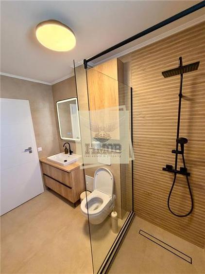 Apartament cu 4 camere decomandat în Piața Cluj