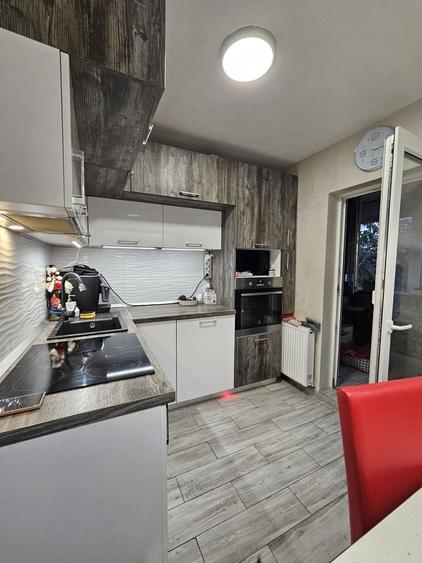 Apartament cu 3 camere decomandat în Rogerius
