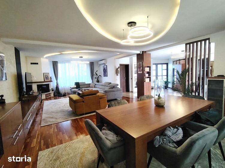 Casă cu 7 camere cu Teren 900 Mp în Corbeanca