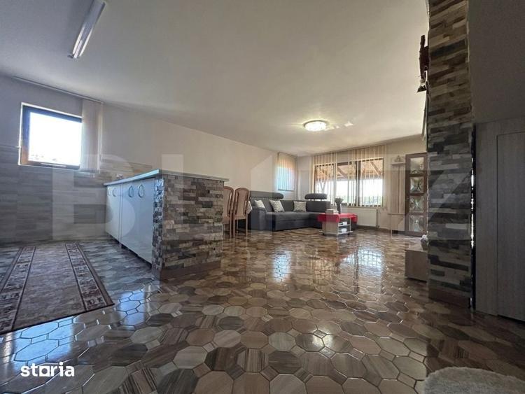 Casă cu 6 camere cu Teren 24000 Mp în Central