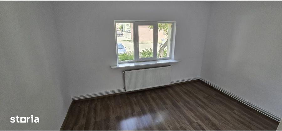 Apartament cu 2 camere semidecomandat în 1 Mai