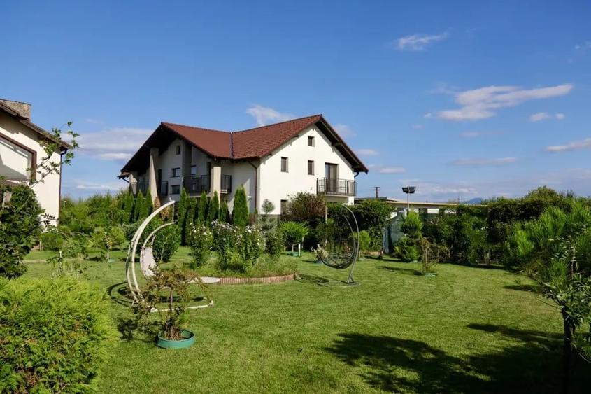 Casă cu 5 camere în Sânpetru