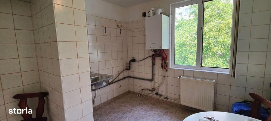 Apartament cu 3 camere decomandat în Politehnica