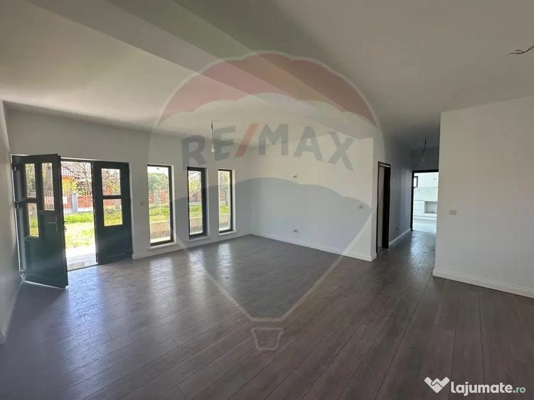 Casă cu 4 camere cu Teren 718 Mp în Lăpuș