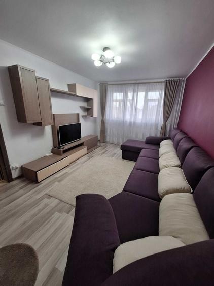 Apartament cu 3 camere decomandat în Valea Ialomiței
