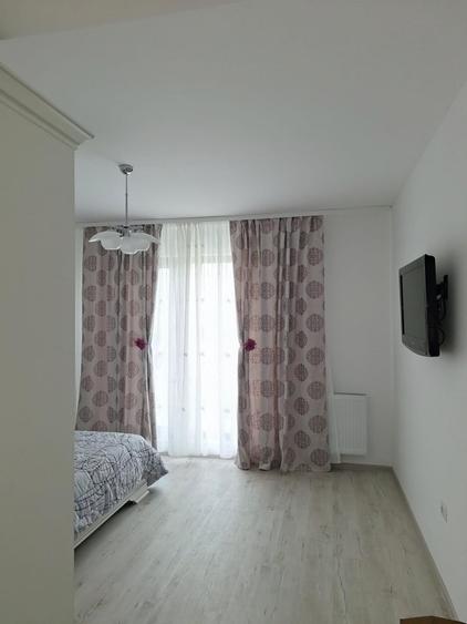 Garsonieră decomandată în Est