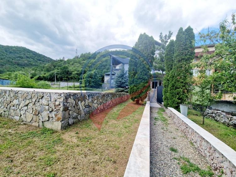Hotel/Pensiune, de 713 mp, în Eșelnița