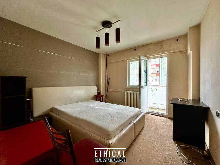Apartament cu 3 camere decomandat în Drumul Taberei