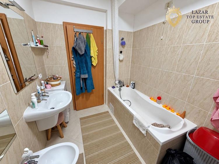 Apartament cu 3 camere decomandat, mobilat în Torontalului