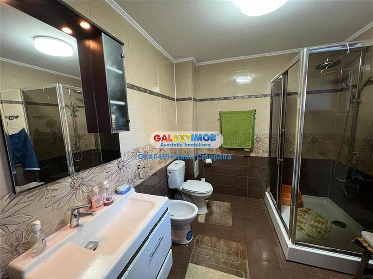 Casă cu 5 camere cu Garaj în Central