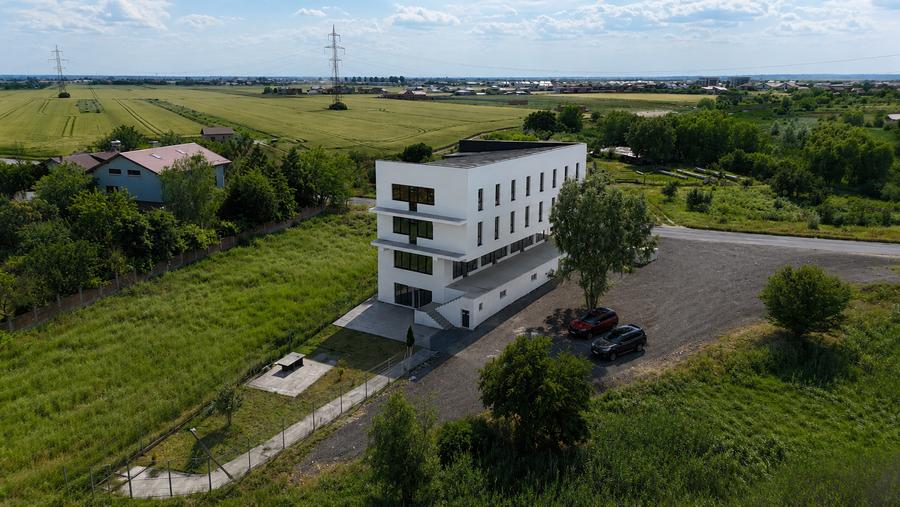 Spațiu comercial, de 1,320 mp, în Berceni