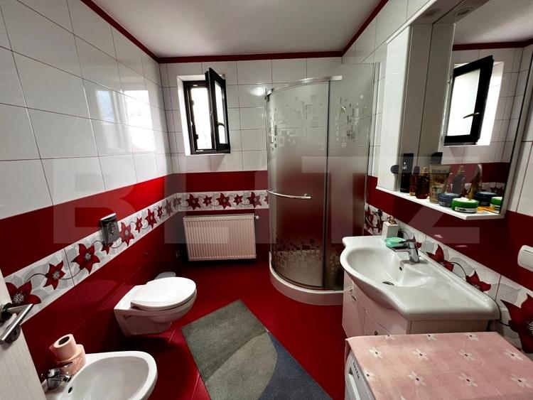 Casă individuală cu 6 camere cu Canalizare în Teiuș