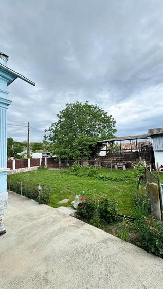 Casă cu 5 camere cu Teren 1000 Mp în Sascut