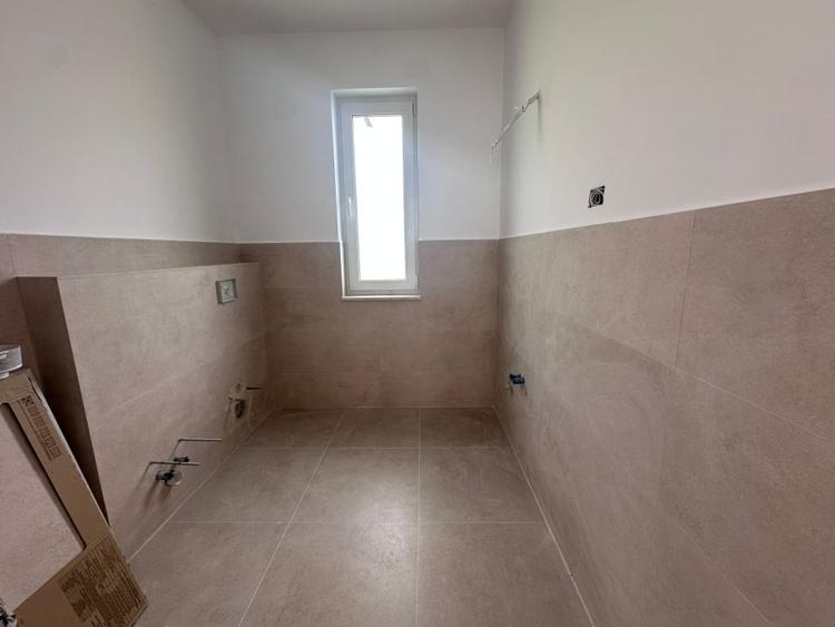 Casă individuală cu 4 camere cu Canalizare în Micești