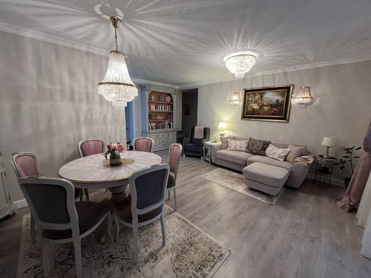 Apartament cu 3 camere decomandat în Central