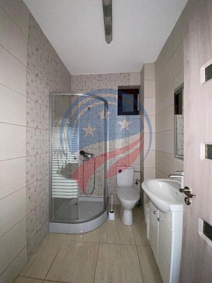 Casă individuală cu 4 camere cu Canalizare în Lăpuș