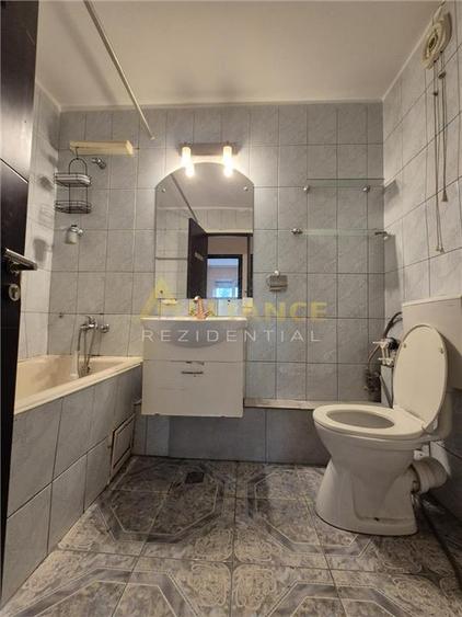 Apartament cu 2 camere decomandat în Titan
