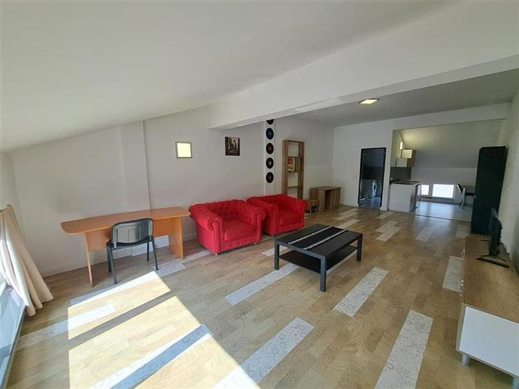 Apartament cu 2 camere semidecomandat, mobilat în Bulgaria