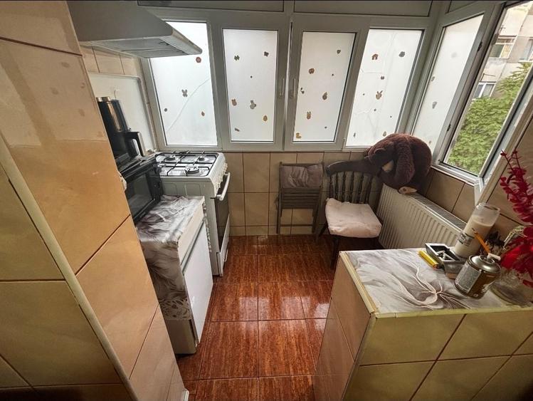 Apartament cu 3 camere decomandat, mobilat în Rahova