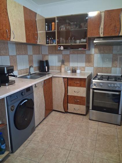 Apartament cu 3 camere semidecomandat în Zemeș