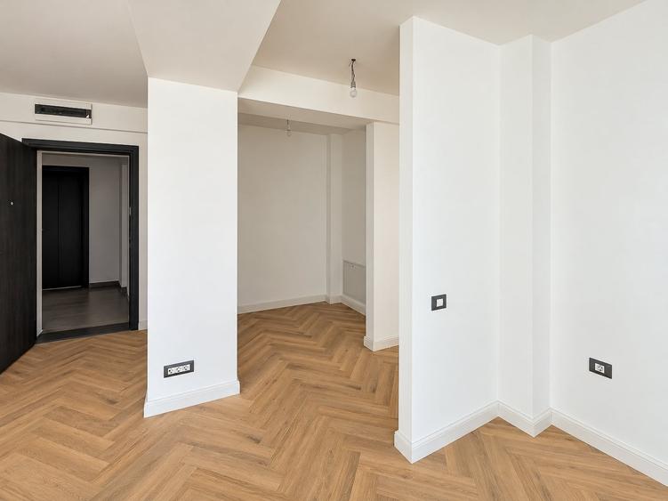 Apartament cu 3 camere semidecomandat în Pipera