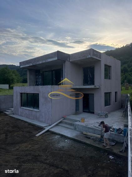 Casă cu 2 camere cu Teren 2500 Mp în Dofteana