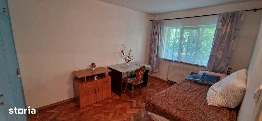 Apartament cu 2 camere semidecomandat în Girocului