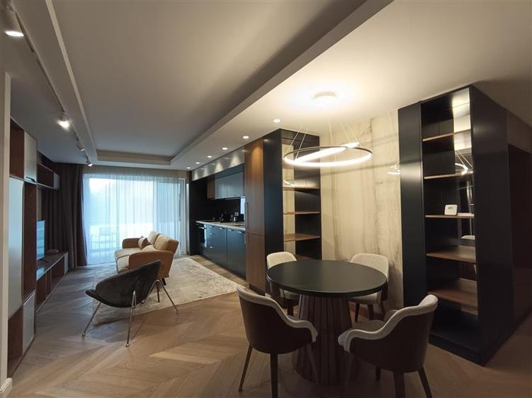 Apartament cu 2 camere semidecomandat, mobilat în Central