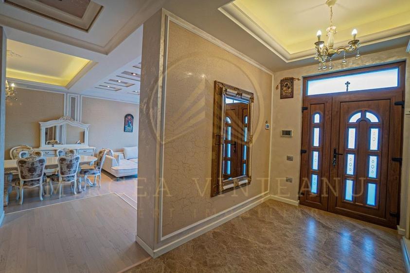 Casă individuală cu 10 camere cu Canalizare în Palazu Mare