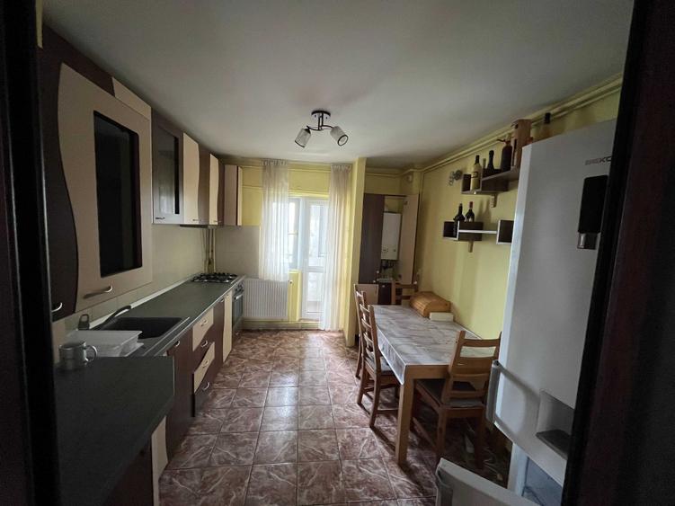 Apartament cu 3 camere decomandat în Mihai Bravu