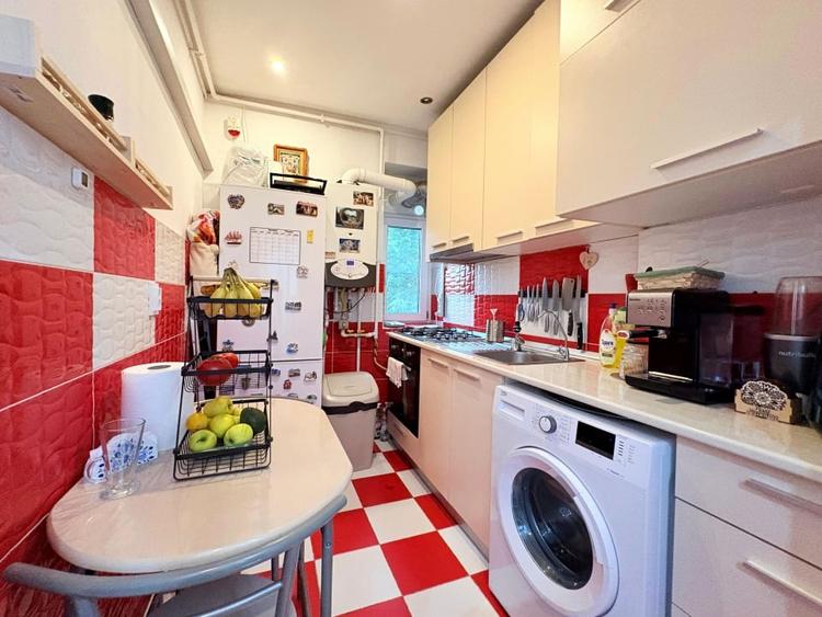 Apartament cu 3 camere decomandat, mobilat în Palas