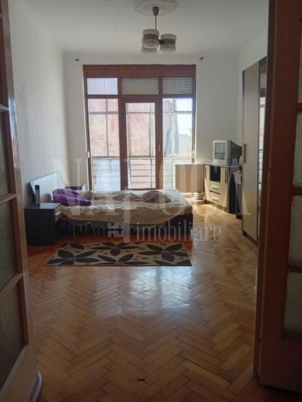 Apartament cu 2 camere semidecomandat, mobilat în Central