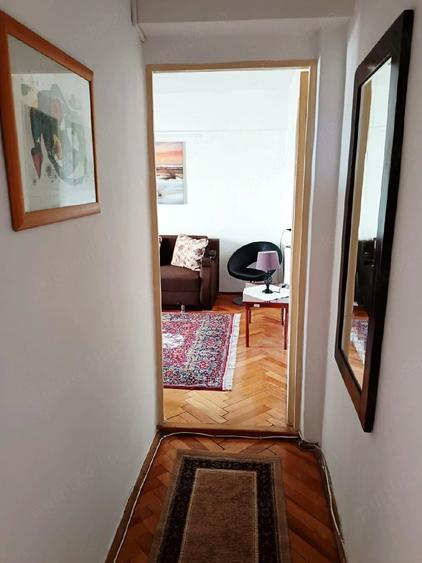 Garsonieră decomandată în P-ța Unirii