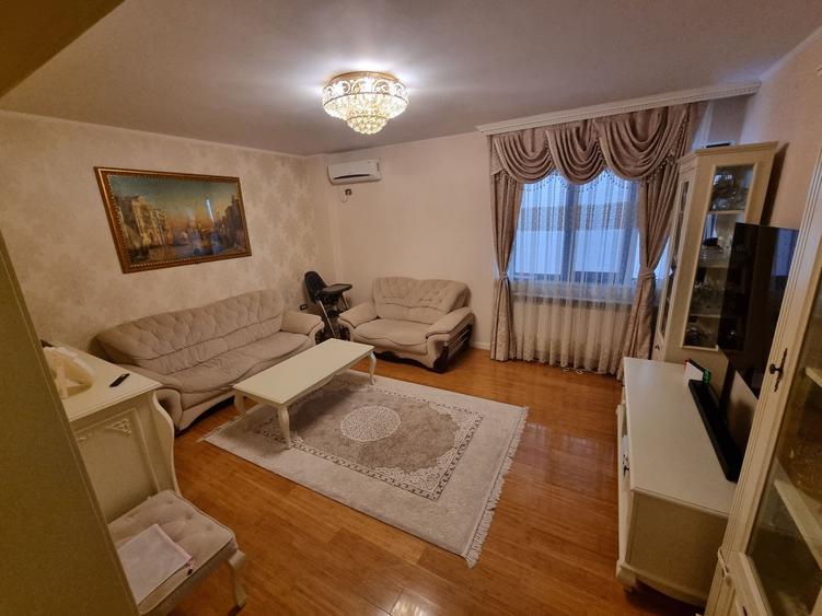 Apartament cu 3 camere decomandat, mobilat în Faleza Nord