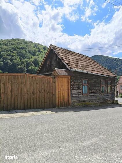Teren de 5600 mp, în Vest